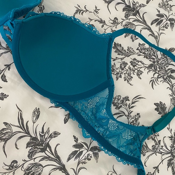 Calvin Klein Push Up Bra - Picture 4 of 4